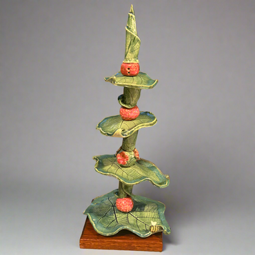 LEAFY LAYERS Table-Top Totem Pole