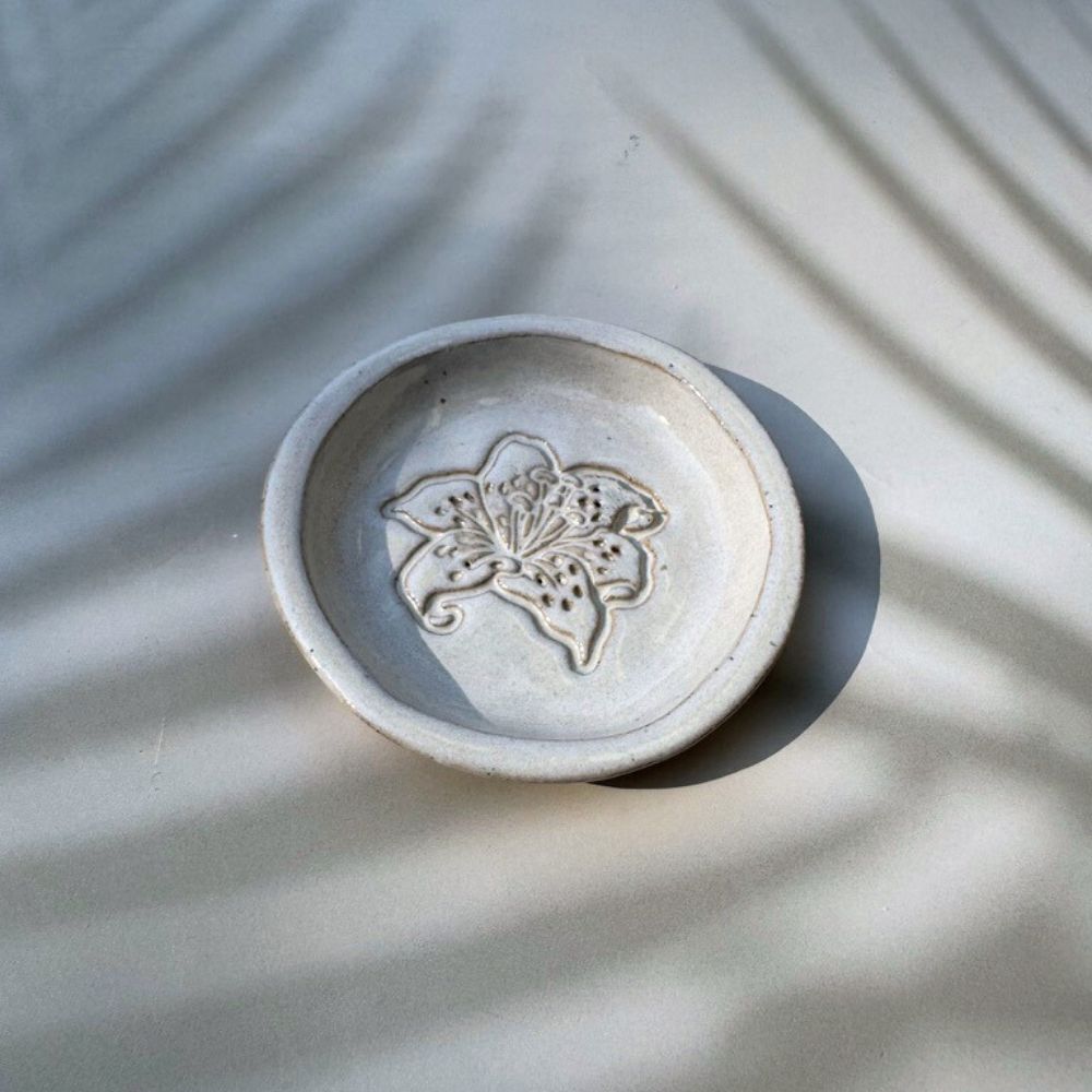 pearl glazed ring trinket dish with lilly flower