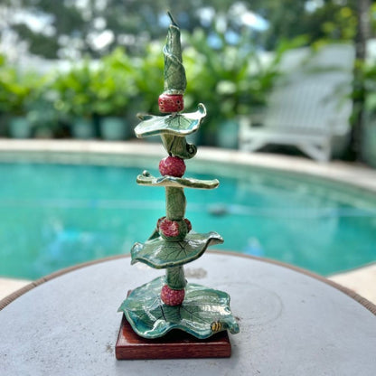 LEAFY LAYERS Table-Top Totem Pole