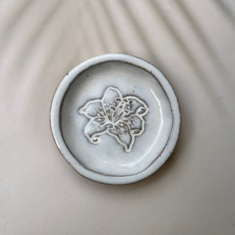 pearl glazed ring trinket dish with lily flower