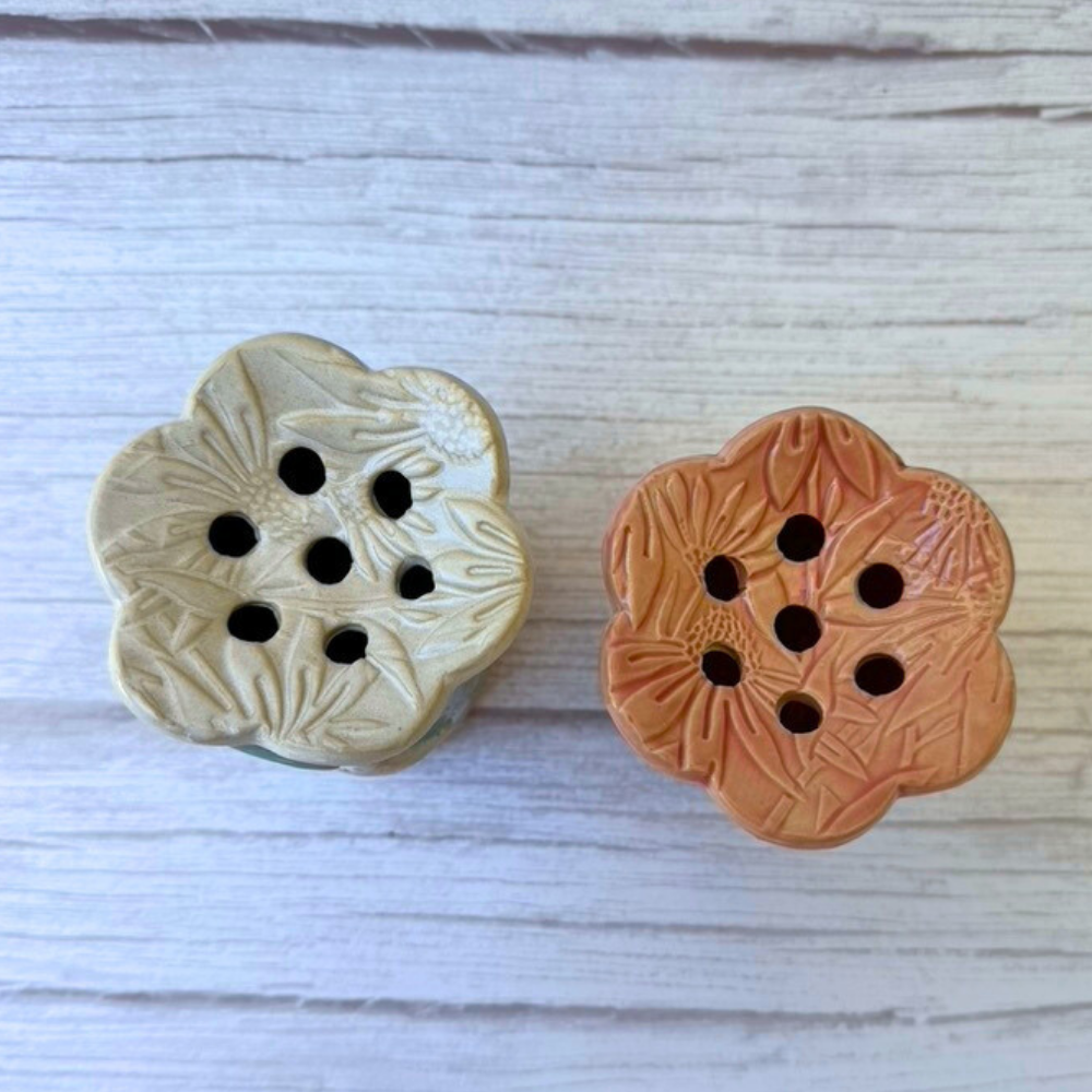 Petal-Perch Small Curved Flower Frog