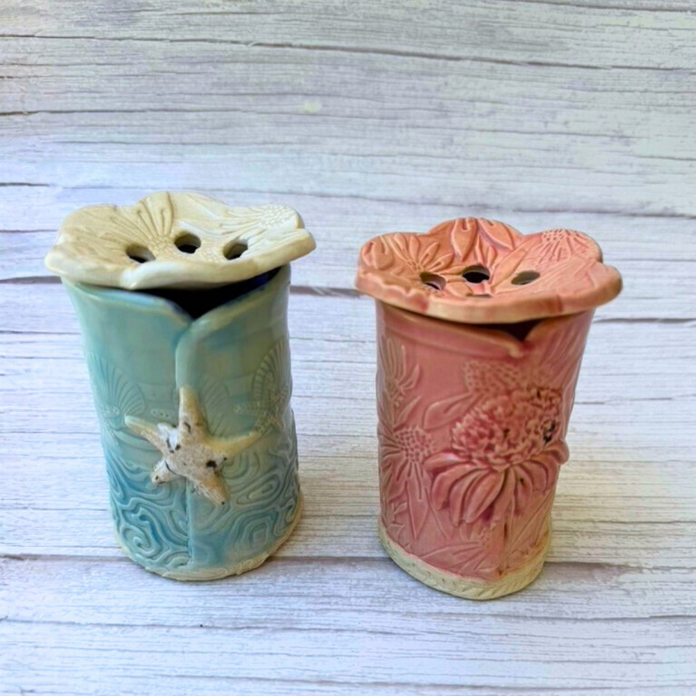 Petal-Perch Small Curved Flower Frog