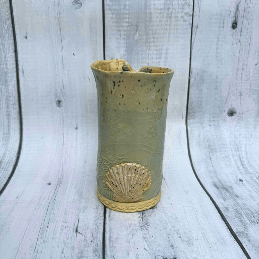 Lady Elliot Island inspired ceramic vase